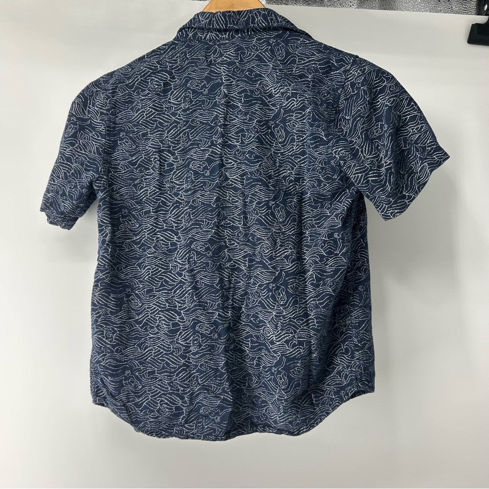 Old Navy Men's Navy and White Patterned Shirt - Picture 4 of 5